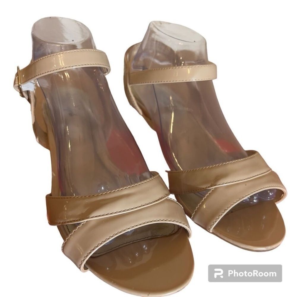 Dexflex Comfort Beige Nude Patent Leather Strappy Block Heel Sandals size 9.5W